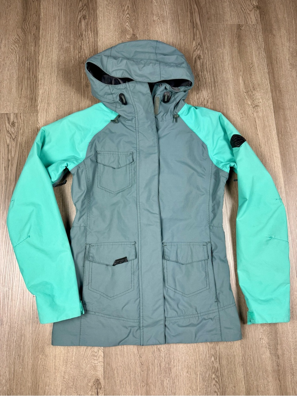Dakine Women’s Ski Snow Jacket Coat Parka Waterproof Insulated Teal Green XS